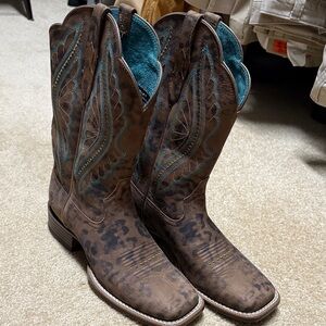 ARIAT PrimeTime Western Boots in Brown and Teal